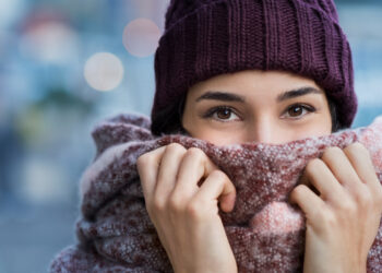 Sei tu quello che trema anche con i termosifoni accesi? Da dove nasce questa sensibilità al freddo