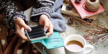 Spegnere il telefono ogni settimana? L’abitudine che migliora privacy e prestazioni in pochi minuti