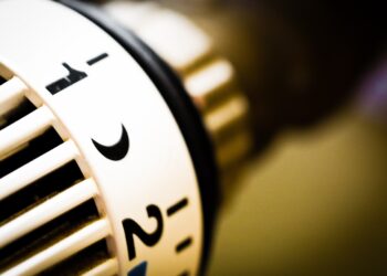 Chi accende i termosifoni commette moltissimi errori: queste 3 verifiche ti salvano davvero