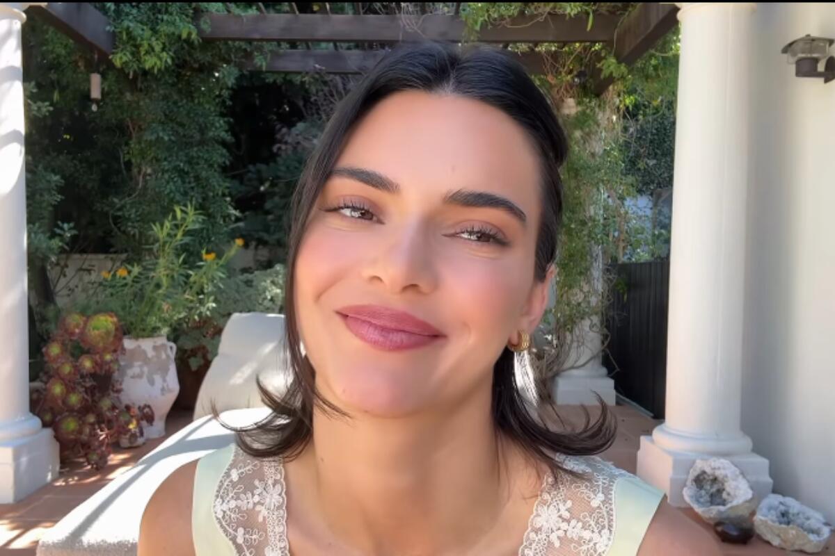 Un primo piano di Kendall Jenner