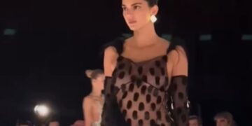 Kendall Jenner da Schiaparelli