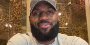 Un primo piano di LeBron James