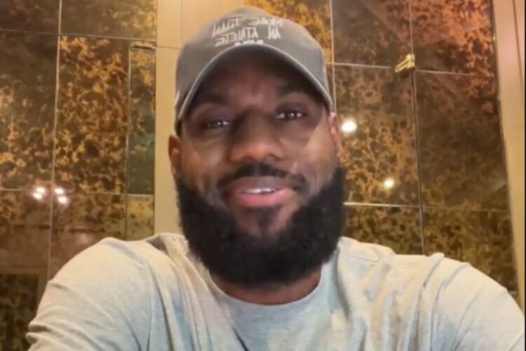 Un primo piano di LeBron James