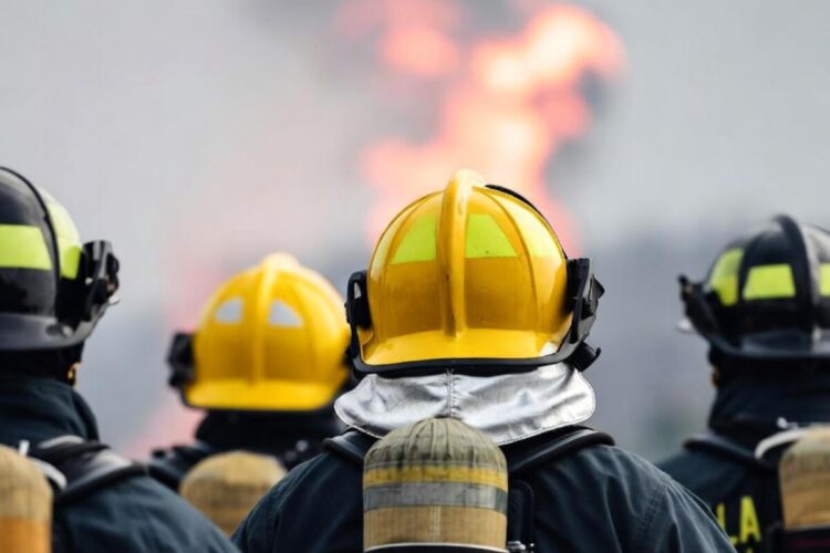 Un gruppo di pompieri