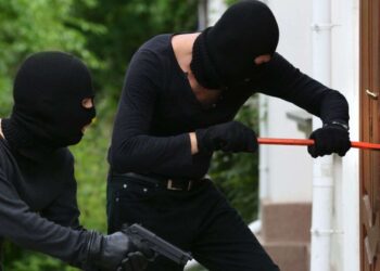 Quando i ladri puntano la tua casa bastano 5 minuti e un cacciavite: il dettaglio che li scoraggia