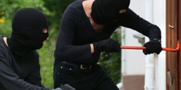 Quando i ladri puntano la tua casa bastano 5 minuti e un cacciavite: il dettaglio che li scoraggia