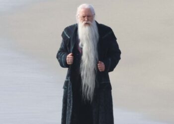 John Lithgow nei panni di Albus Silente