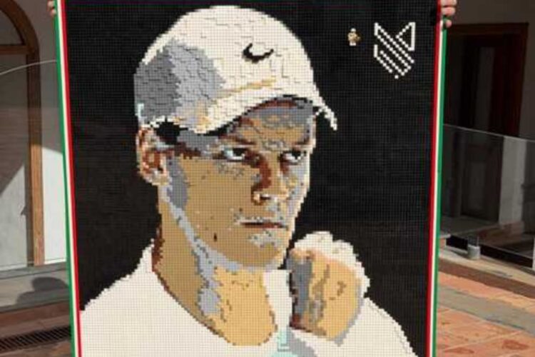 Il mosaico Lego di Jannik Sinner realizzato da Lampis