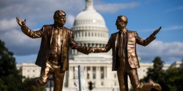 La statua di Trump ed Epstein