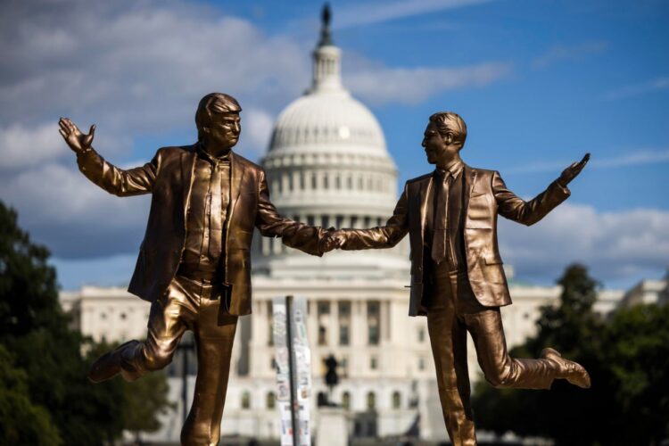 La statua di Trump ed Epstein