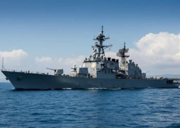 Stati Uniti schierano nave da guerra davanti a coste Venezuela