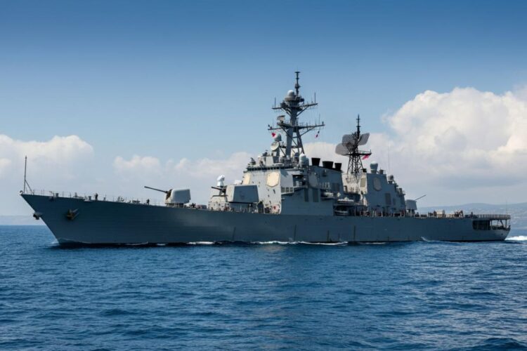 Stati Uniti schierano nave da guerra davanti a coste Venezuela