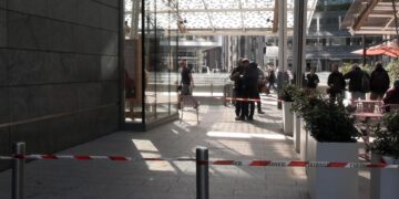 Aggressione a piazza Gae Aulenti, arrestato Vincenzo Lanni: l’uomo aveva precedenti e problemi psichiatrici