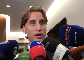 Un primo piano di Edoardo Bove