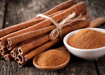 Dal forno alla tavola: perché la cannella funziona in dessert, piatti salati e drink caldi