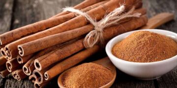 Dal forno alla tavola: perché la cannella funziona in dessert, piatti salati e drink caldi