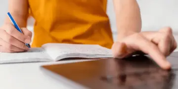 Studenti sotto pressione, genitori in ansia: come il registro elettronico ha cambiato la scuola