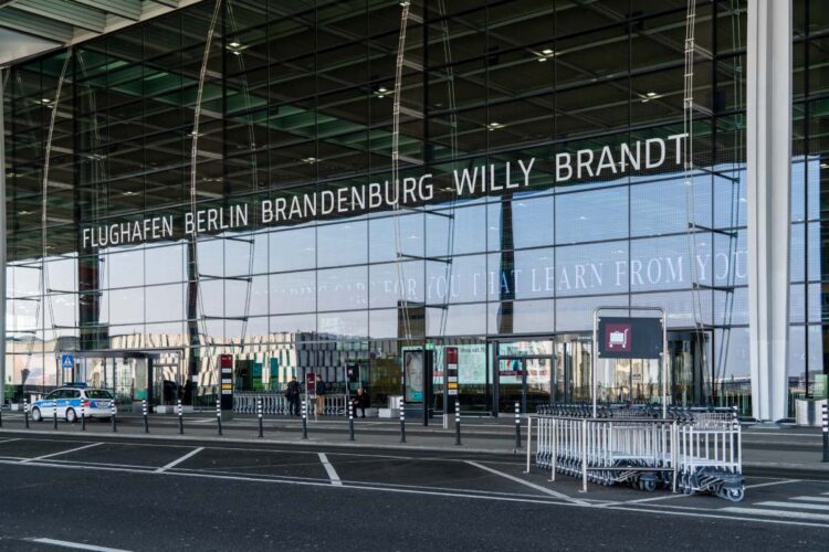 Aeroporto di Berlino Brandeburgo chiuso per due ore per allarme drone