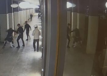 22enne accoltellato e rapinato a Milano, resta invalido