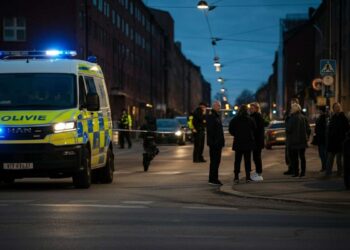 Stoccolma, autobus si schianta contro pensilina: morti e feriti