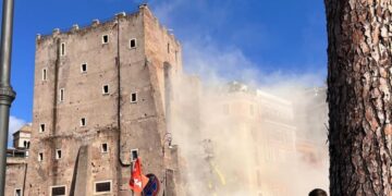 Crolla parte della Torre dei Conti a Roma