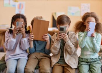 Dispositivi elettronici ai bambini