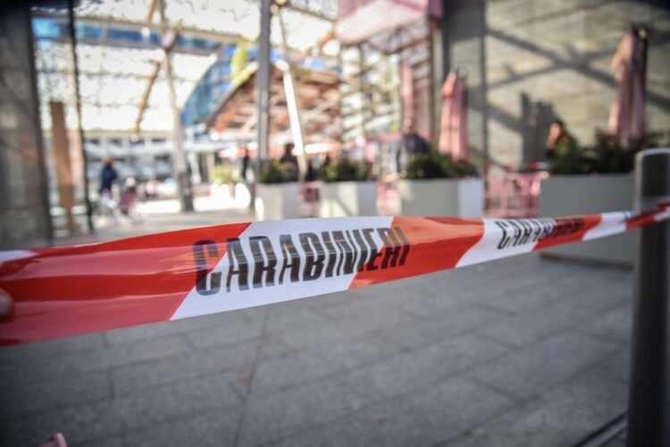 Donna accoltellata a Milano