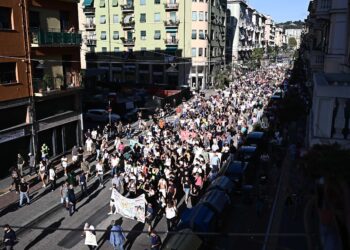 Il corteo di protesta contro l'ex-Ilva di Genova