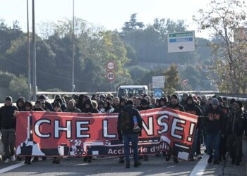 Il presidio degli operai ex Ilva