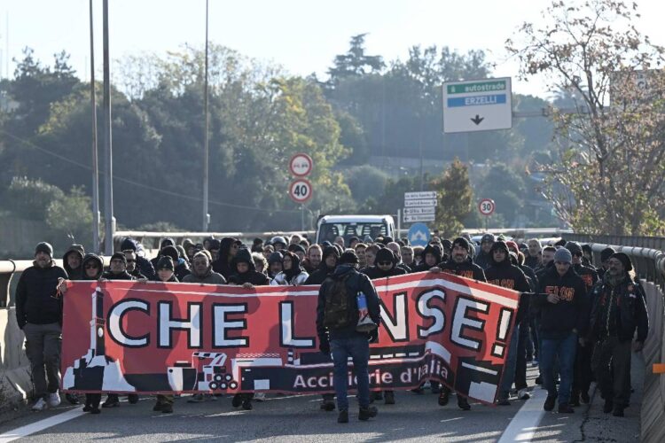 Il presidio degli operai ex Ilva