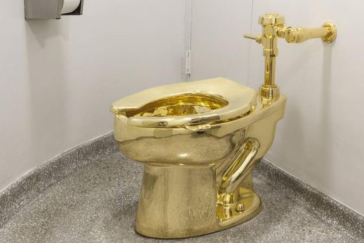 Il water d'oro di cattelan