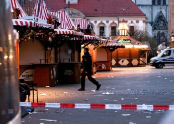 La polizia a Magdeburgo dopo l'attentato ai mercatini di Natale