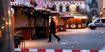 La polizia a Magdeburgo dopo l'attentato ai mercatini di Natale