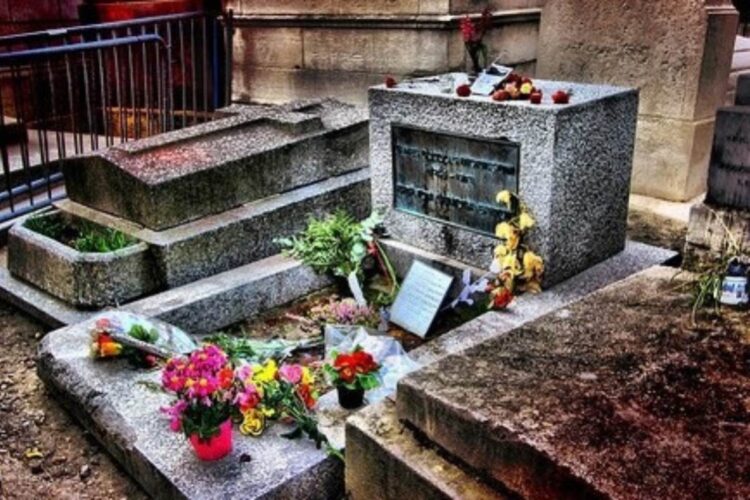La tomba di Jim Morrison a Pere Lachaise
