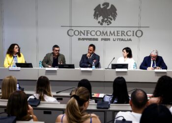 L'allarme di Confcommercio sulle attività in Italia