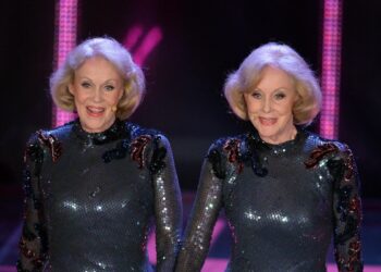 Le gemelle Kessler si esibiscono durante la seconda serata del Festival di Sanremo al Teatro Ariston, 19 febbraio 2014.