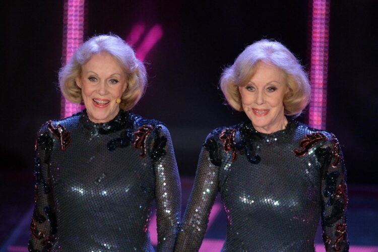 Le gemelle Kessler si esibiscono durante la seconda serata del Festival di Sanremo al Teatro Ariston, 19 febbraio 2014.