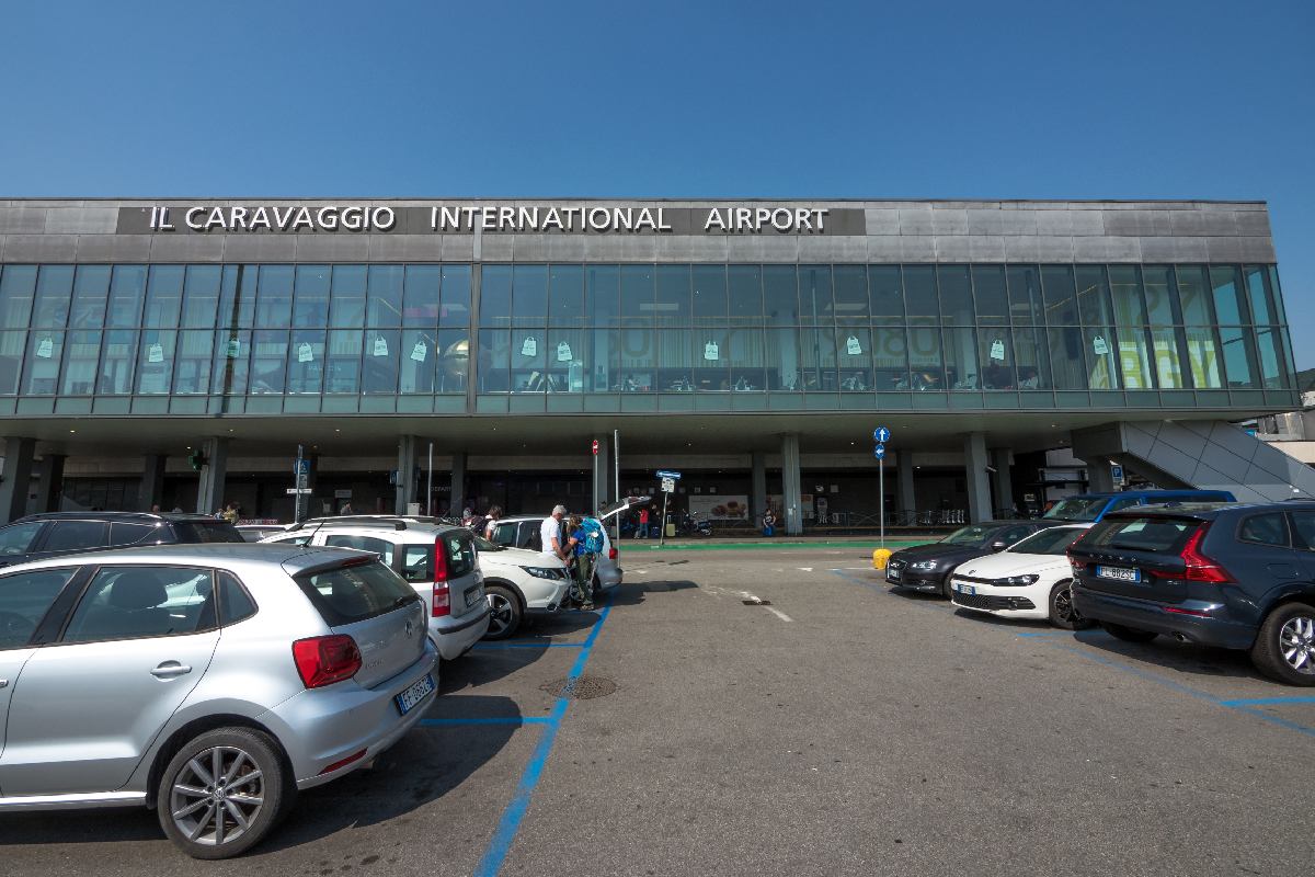 L'esterno dell'aeroporto di Orio al Serio