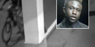 Moussa Sangare ritratta in aula