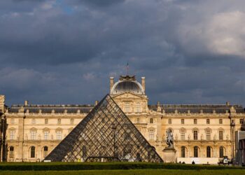 Nuovo problema per il Louvre