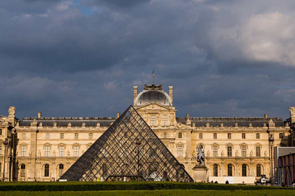 Non c'è pace per il Louvre: chiusa una parte del museo