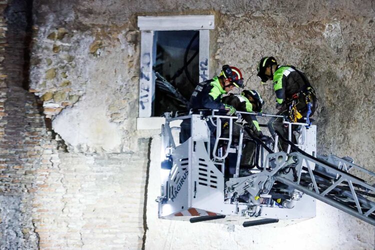 Octay Stroici è stato salvato dai vigili del fuoco poco prima di morire in ospedale