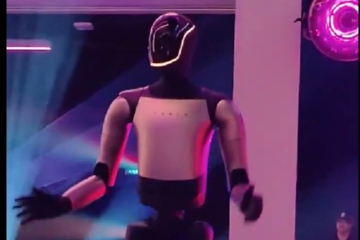 Optimus, il robot di Elon Musk 