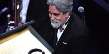 Addio a Beppe Vessicchio, il direttore d’orchestra è morto a 69 anni