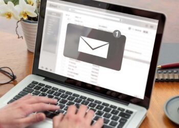 Come la punteggiatura nelle mail cambia relazioni, toni e perfino produttività