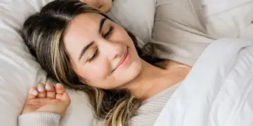 Non è “solo dormire”: cosa fa il cervello nelle ore in cui pensiamo di essere spenti