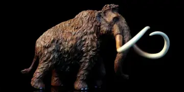 Le molecole che non dovevano sopravvivere: l’RNA di un mammut riapre un mistero glaciale