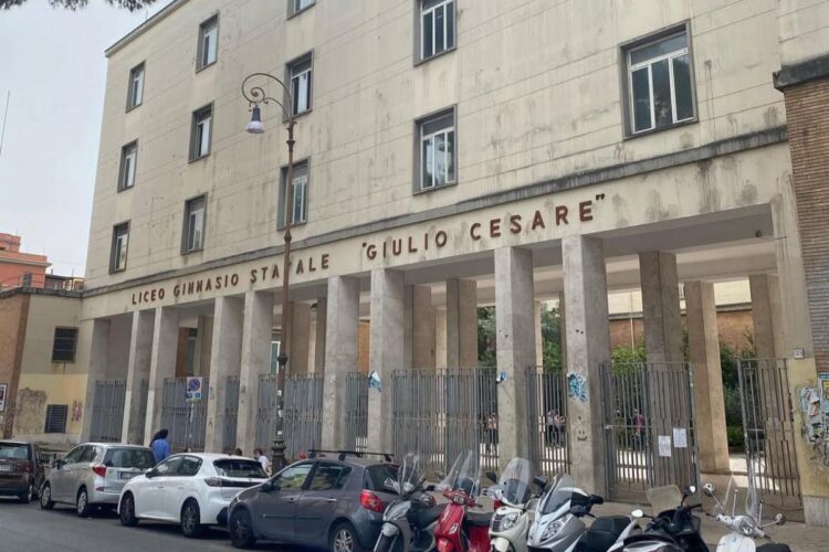 Scandalo lista stupri al liceo Giulio Cesare