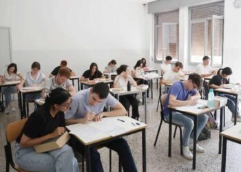 Studenti sotto pressione, genitori in ansia: come il registro elettronico ha cambiato la scuola