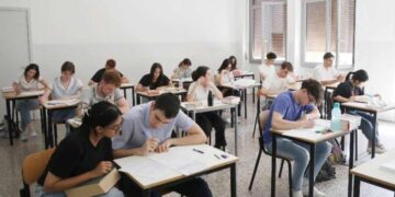 Studenti sotto pressione, genitori in ansia: come il registro elettronico ha cambiato la scuola